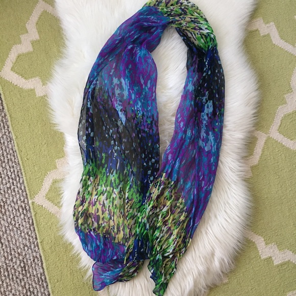 Light Scarf - Picture 2 of 4